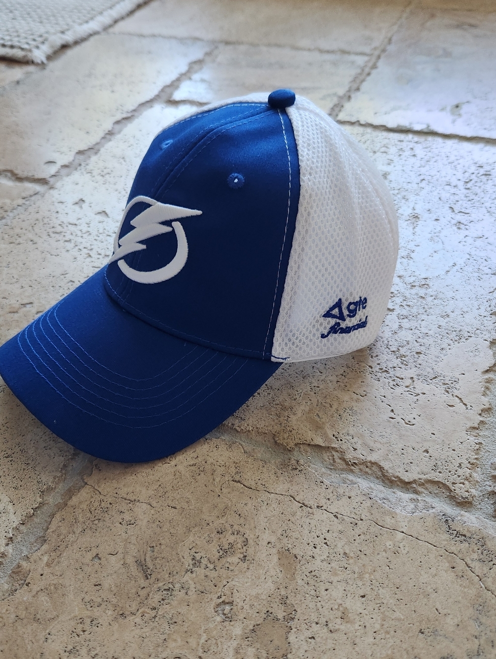 New Tampa Bay Lightning Blue & White Mesh Baseball Cap - Picture 2 of 4